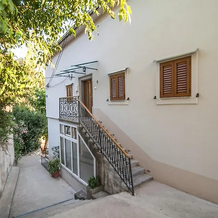 Apartament Vala *